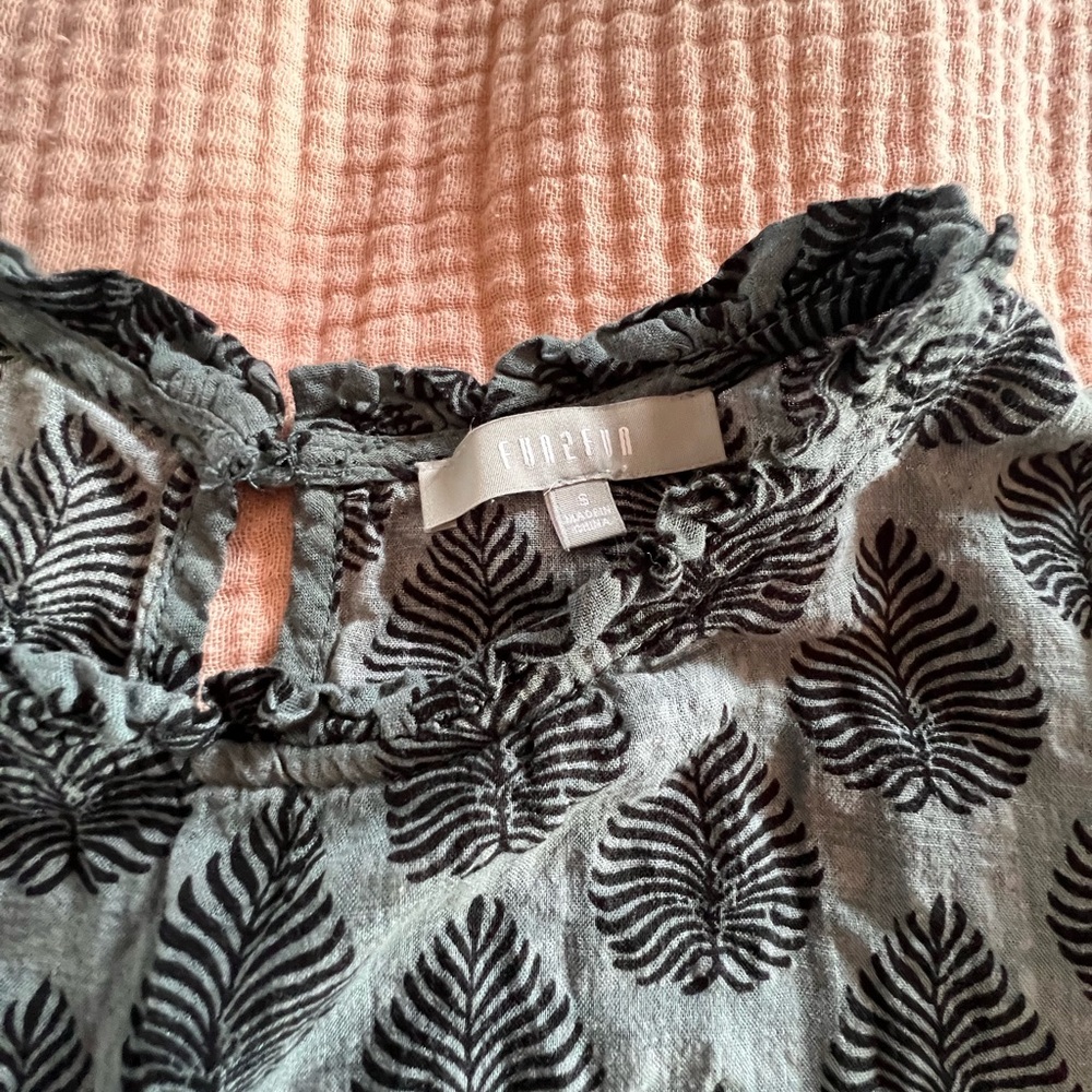 Leaf Patterned Kids Top - Picture 3 of 4